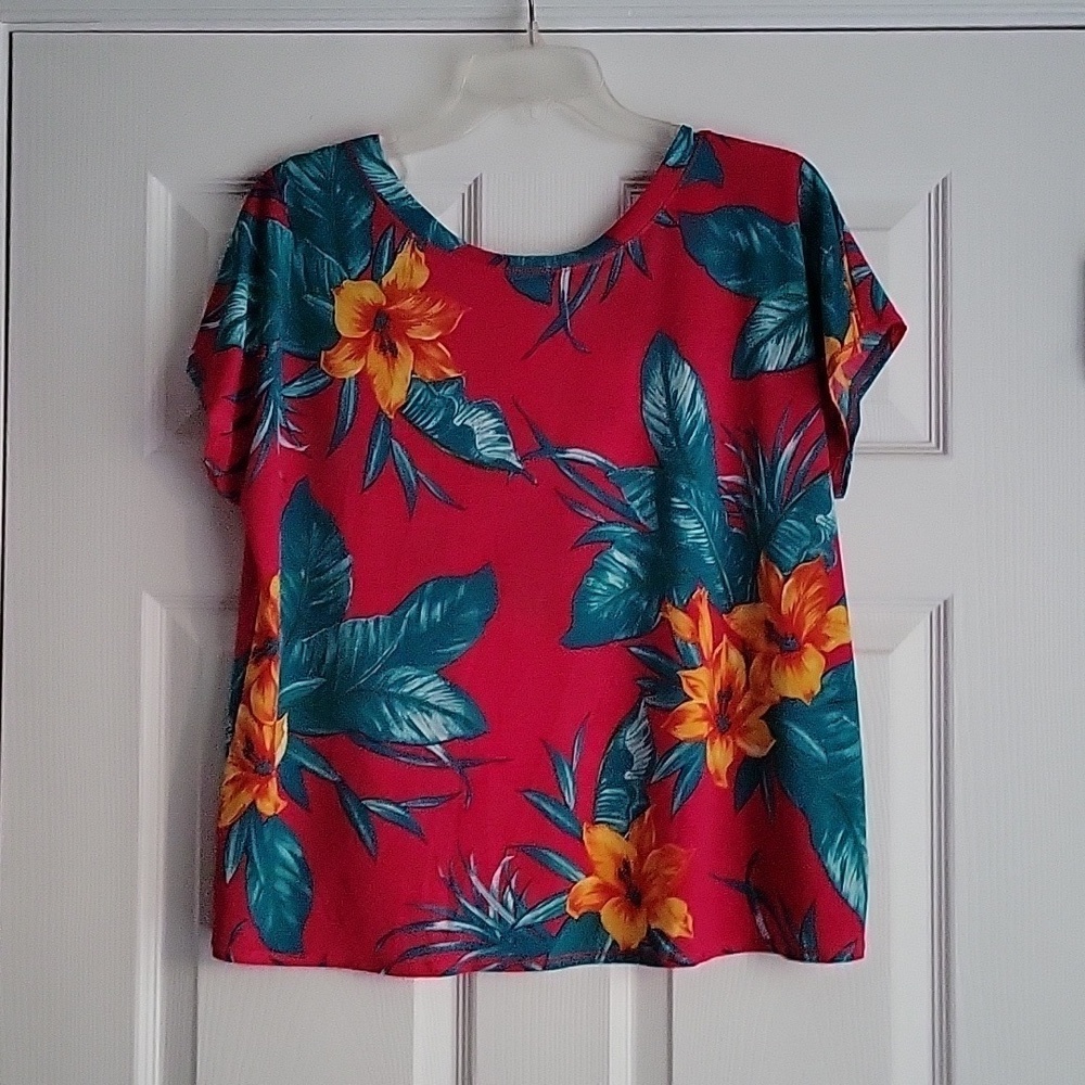 NWOT Sew In Love Floral Top